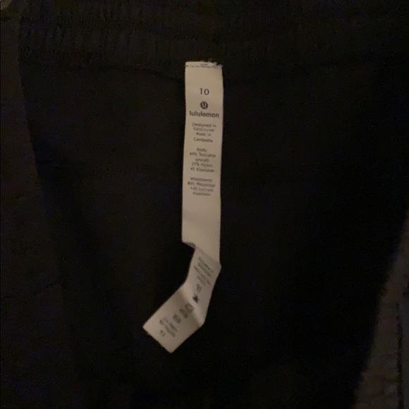 Black capris - Picture 2 of 2